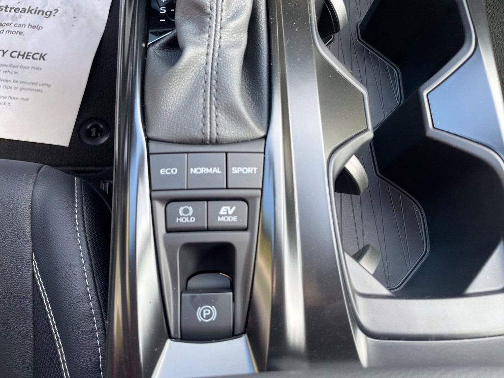 New 2026 Toyota Camry Hybrid FWD image 19