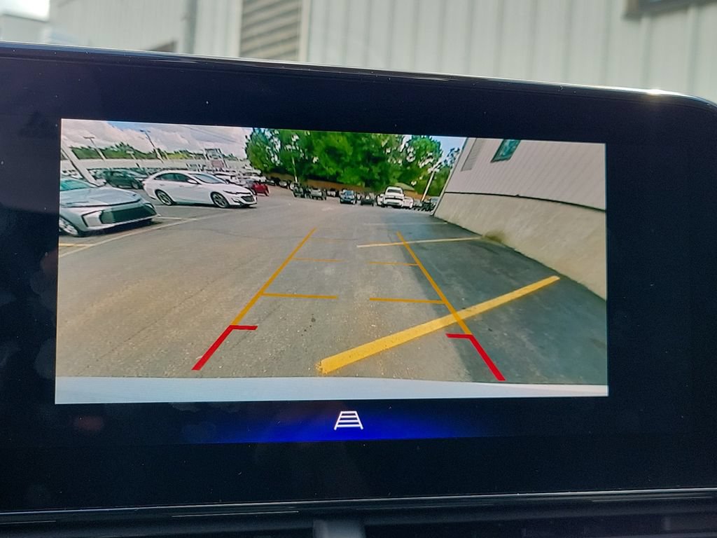 Used 2025 Chevrolet Trax LT FWD image 32