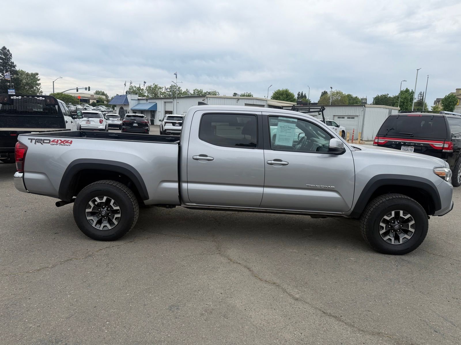 Used 2019 Toyota Tacoma TRD Off-Road w/ TRD Premium Off Road Package image 6