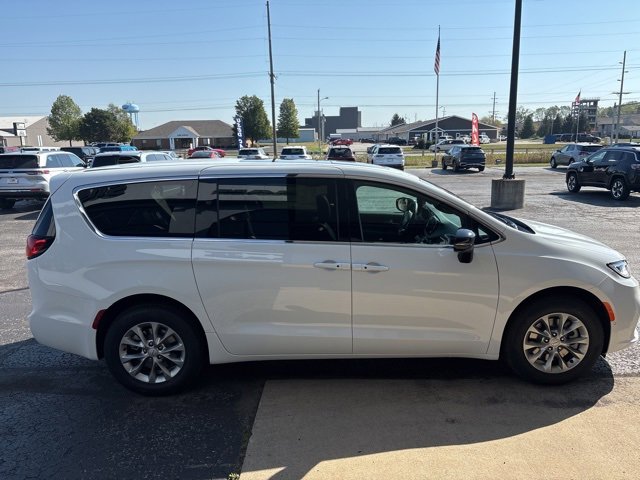 New 2026 Chrysler Pacifica Select image 7
