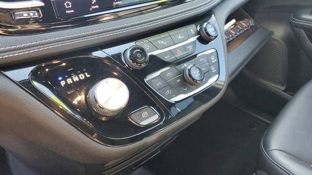 Used 2023 Chrysler Pacifica Touring-L w/ S Appearance Package image 17