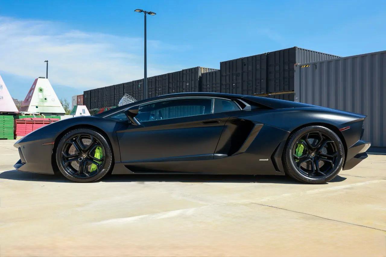 Used 2012 Lamborghini Aventador LP 700-4 image 4