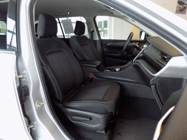 Certified 2024 Jeep Grand Cherokee Laredo RWD image 19