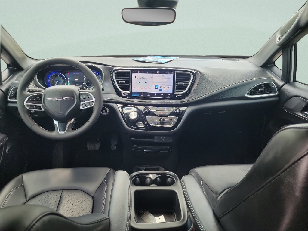 Used 2026 Chrysler Pacifica Select FWD image 11