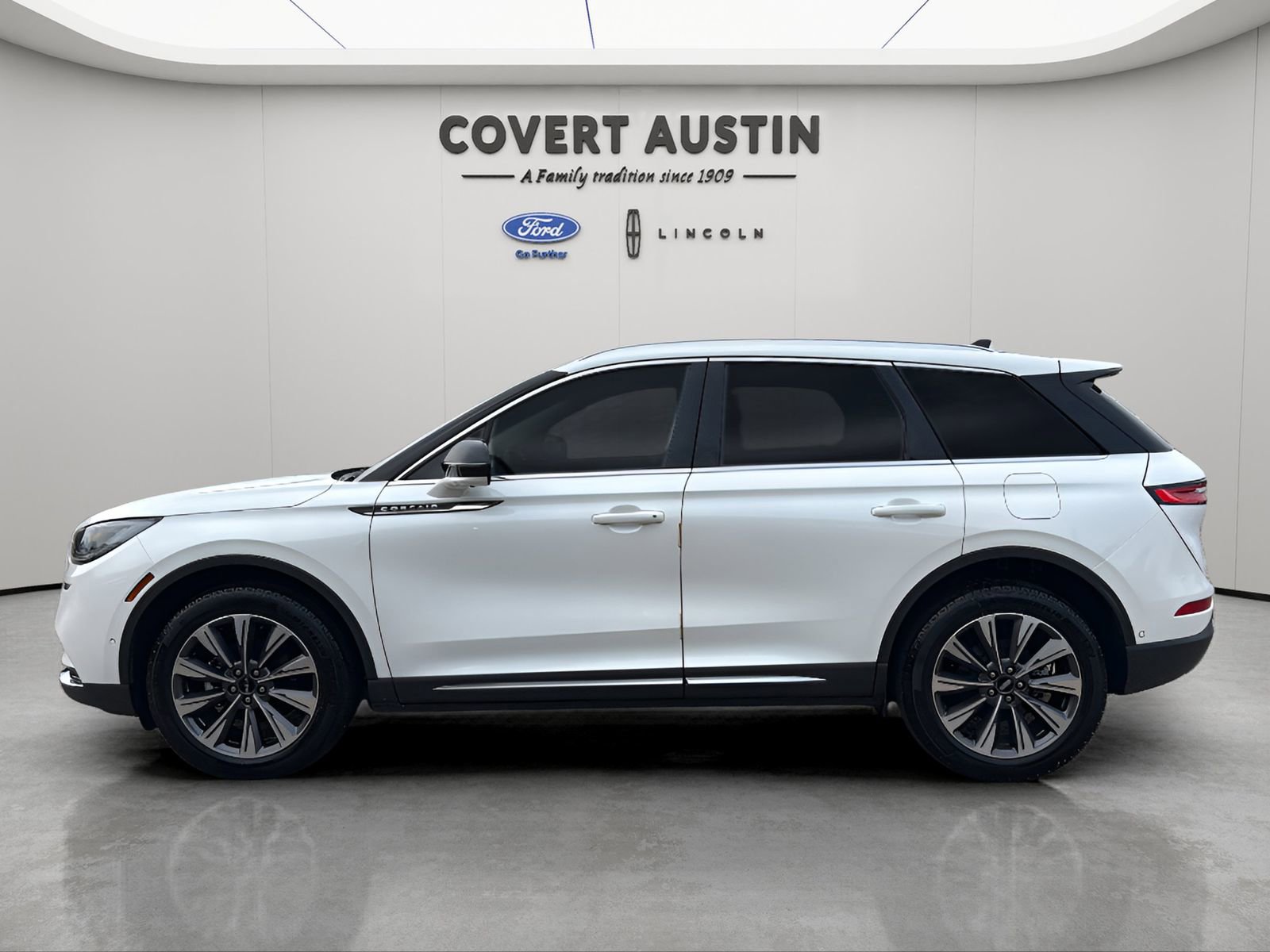 Certified 2022 Lincoln Corsair Reserve w/ Equipment Group 201A AWD/4WD image 2
