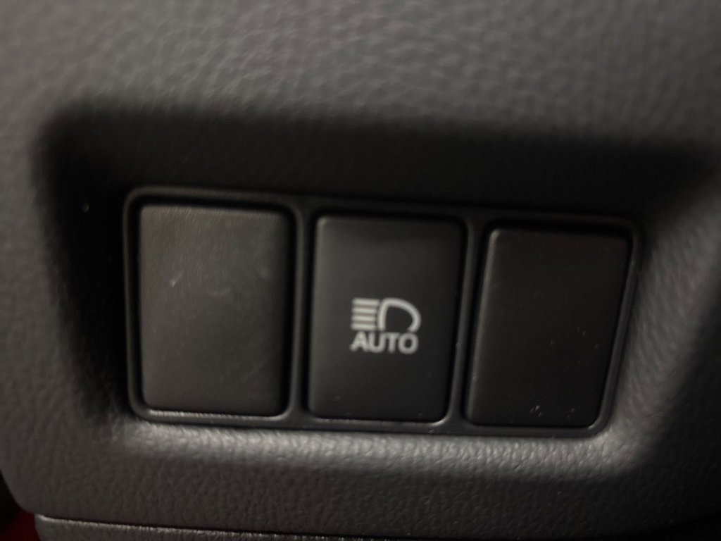 Used 2021 Toyota C-HR XLE image 16