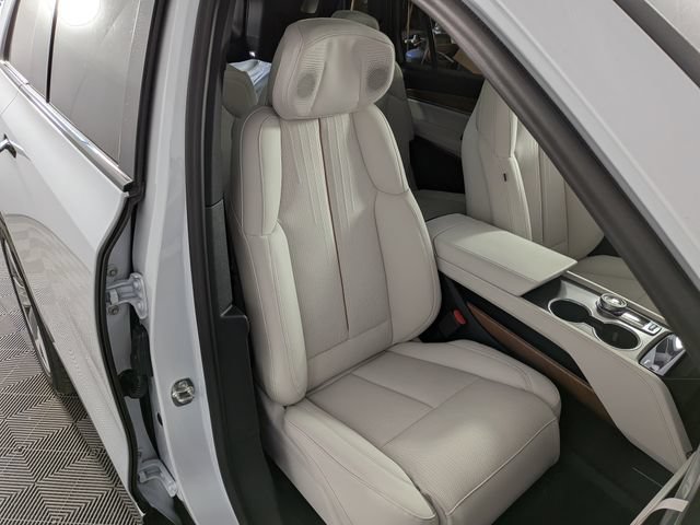 New 2027 Cadillac Vistiq Luxury w/ LPO, Floor Liner Package AWD/4WD image 36