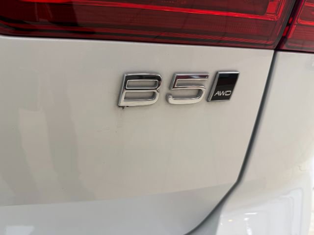 Used 2023 Volvo XC60 B5 Plus image 13