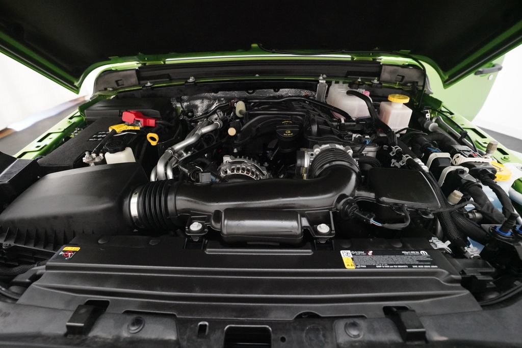Used 2025 Jeep Gladiator Sport AWD/4WD image 3