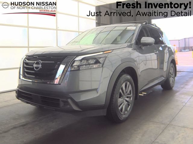 Used 2025 Nissan Pathfinder SV w/ SV Premium Package FWD image 1