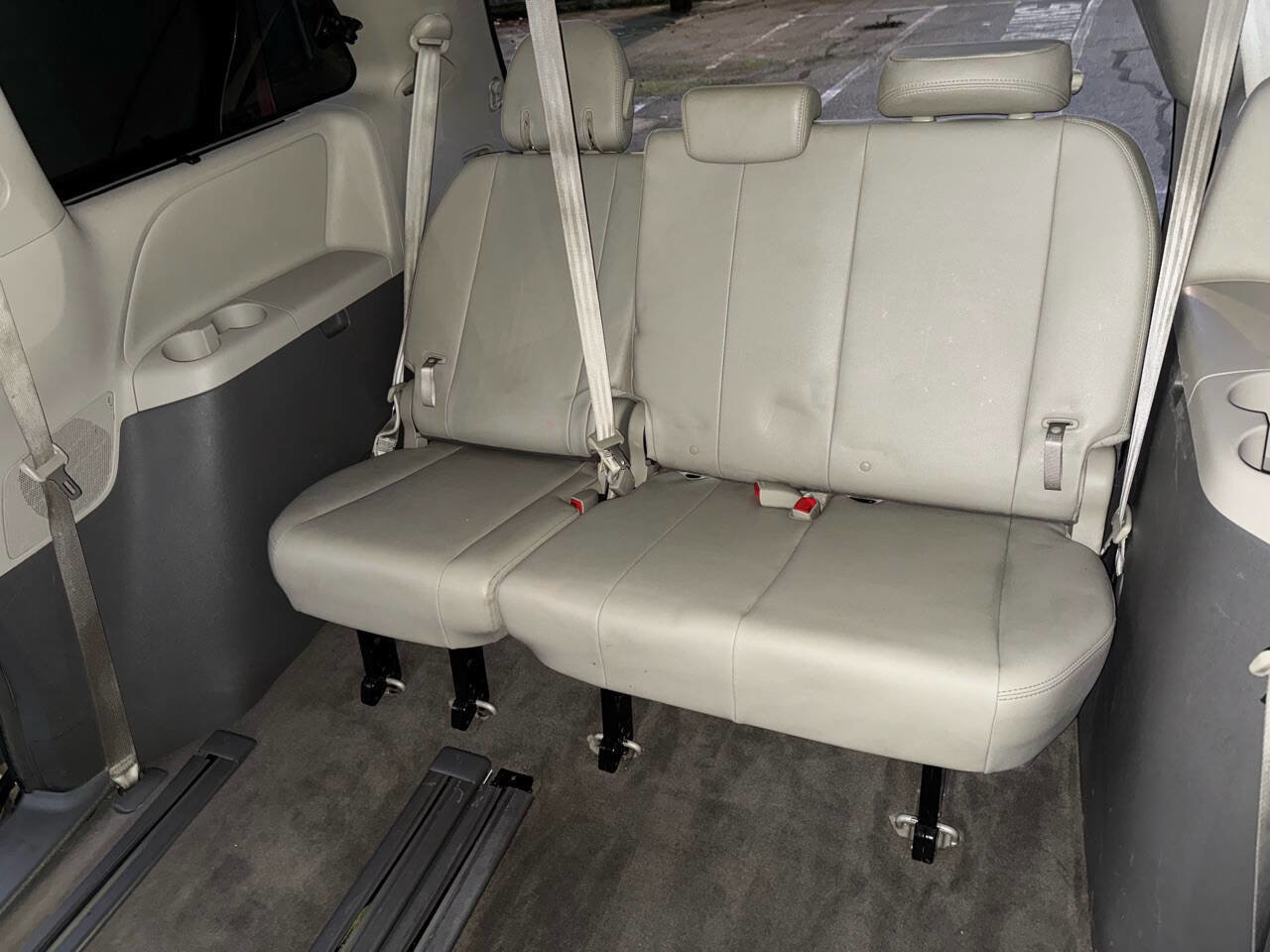 Used 2014 Toyota Sienna XLE FWD image 12