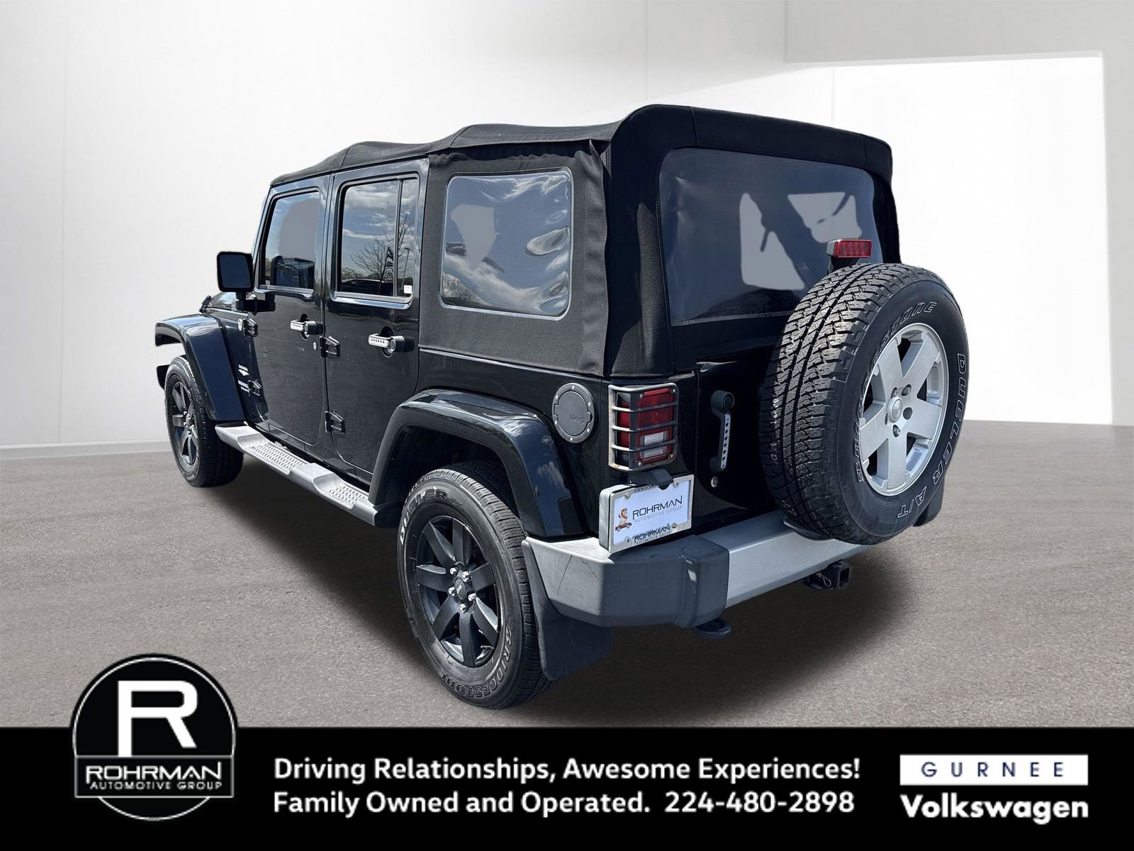 Used 2011 Jeep Wrangler Unlimited Sahara w/ Dual Top Group AWD/4WD image 7