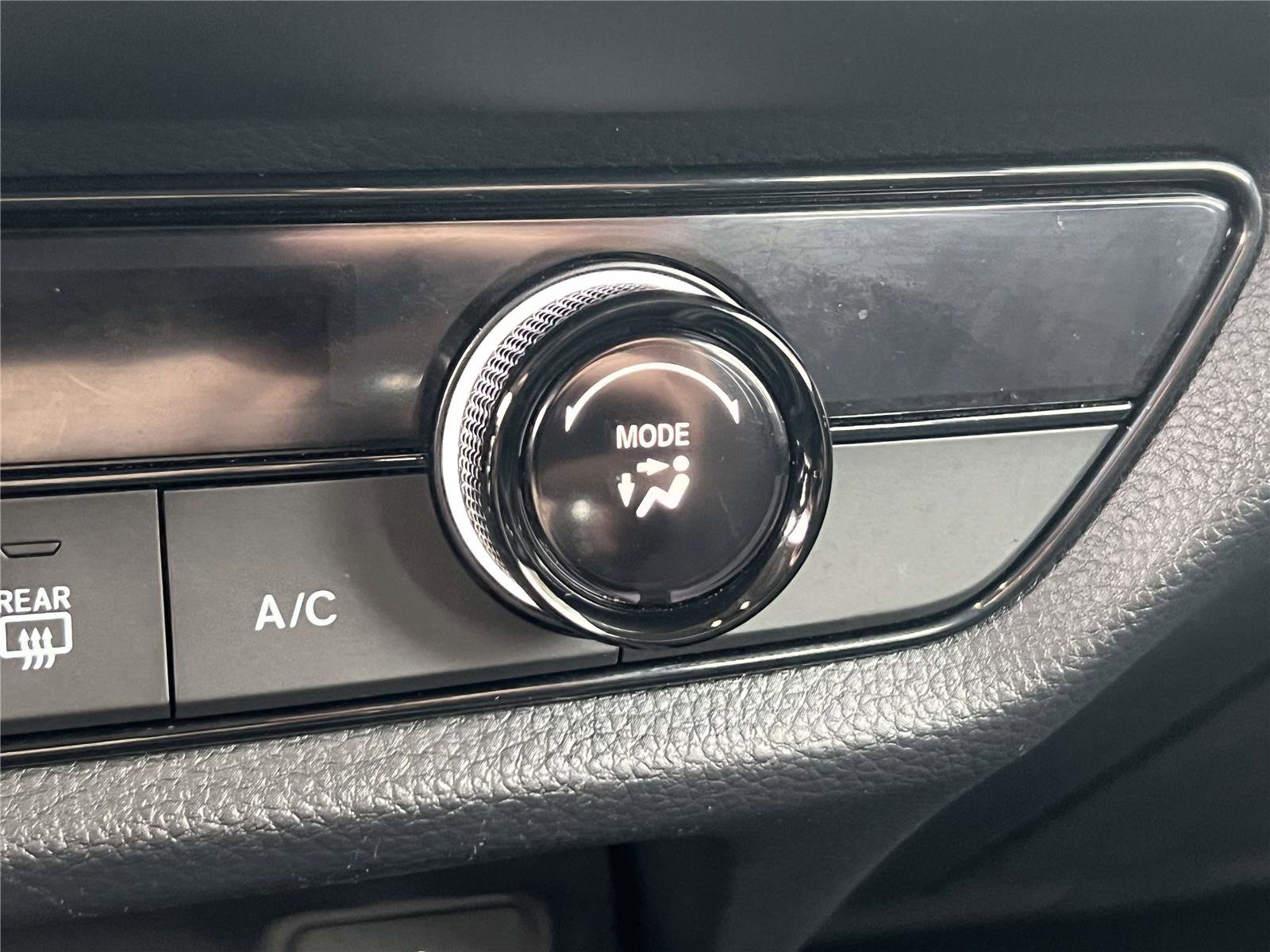 Used 2023 Honda HR-V LX image 34