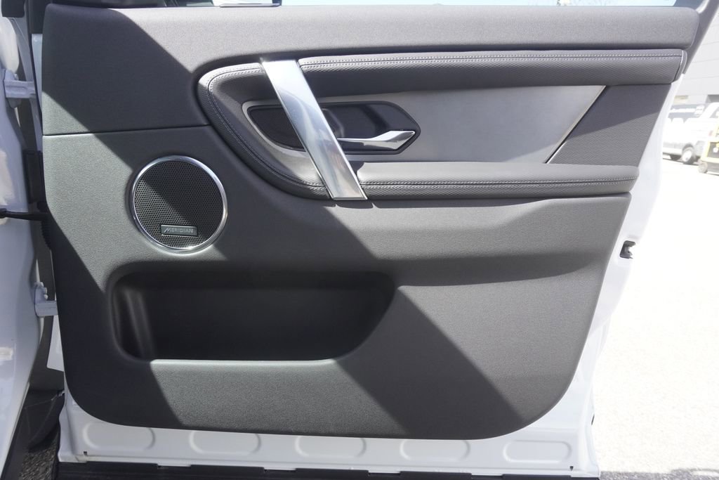 Used 2025 Land Rover Discovery Sport Dynamic SE image 21