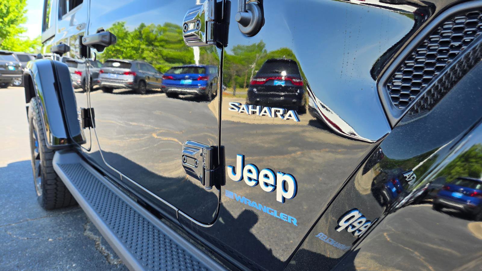 Used 2023 Jeep Wrangler Sahara w/ Cold Weather Group image 15