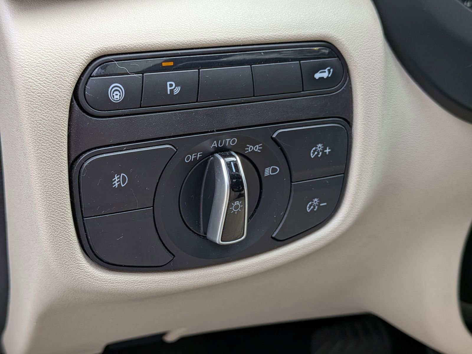 Used 2019 INFINITI QX50 Essential w/ Premium Heat Package image 17