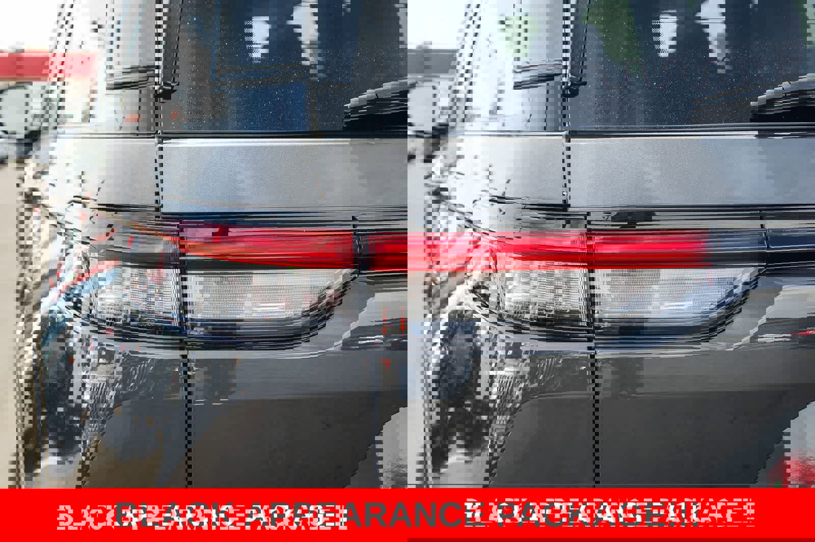 Used 2023 Jeep Grand Cherokee Limited w/ Black Appearance Package image 7