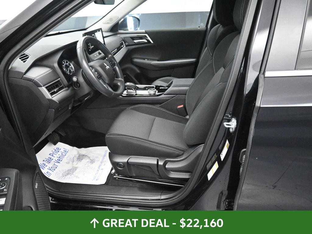 Used 2025 Mitsubishi Outlander ES image 25