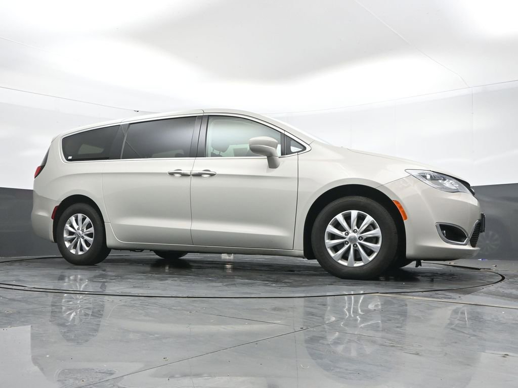Used 2019 Chrysler Pacifica Touring Plus w/ Cold Weather Group image 45