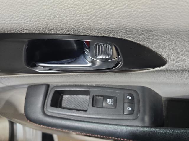 Used 2020 Chrysler Pacifica Touring-L w/ Advanced Safetytec Group FWD image 11