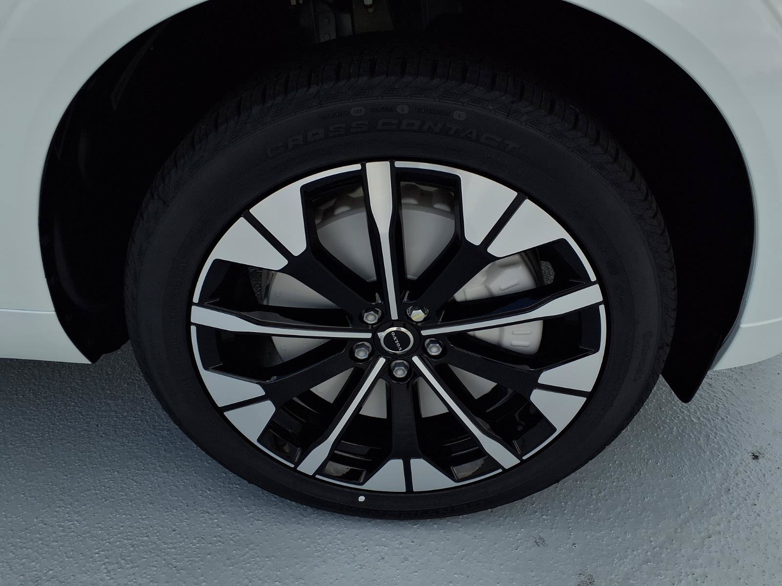 New 2026 Volvo XC60 T8 Plus w/ Protection Package Premier AWD/4WD image 9