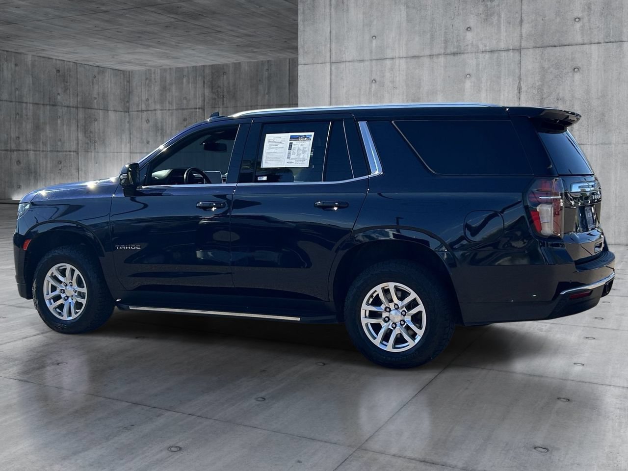 Used 2022 Chevrolet Tahoe LT w/ Luxury Package AWD/4WD image 3
