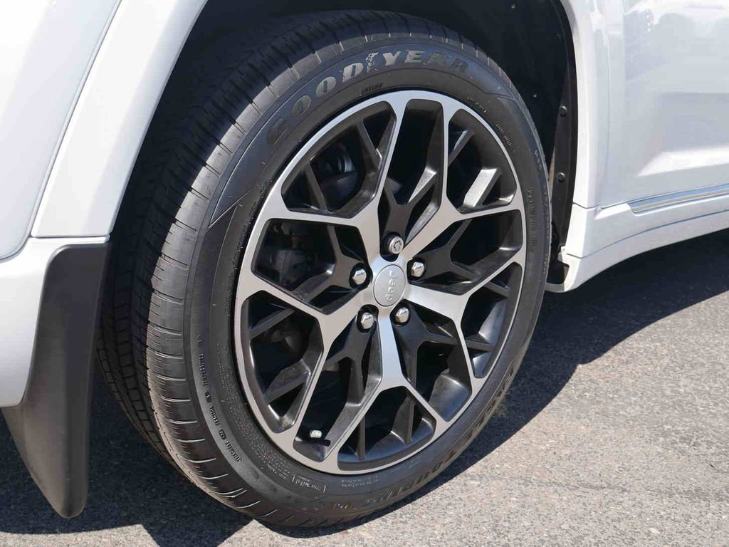 Used 2023 Jeep Grand Cherokee Summit AWD/4WD image 15