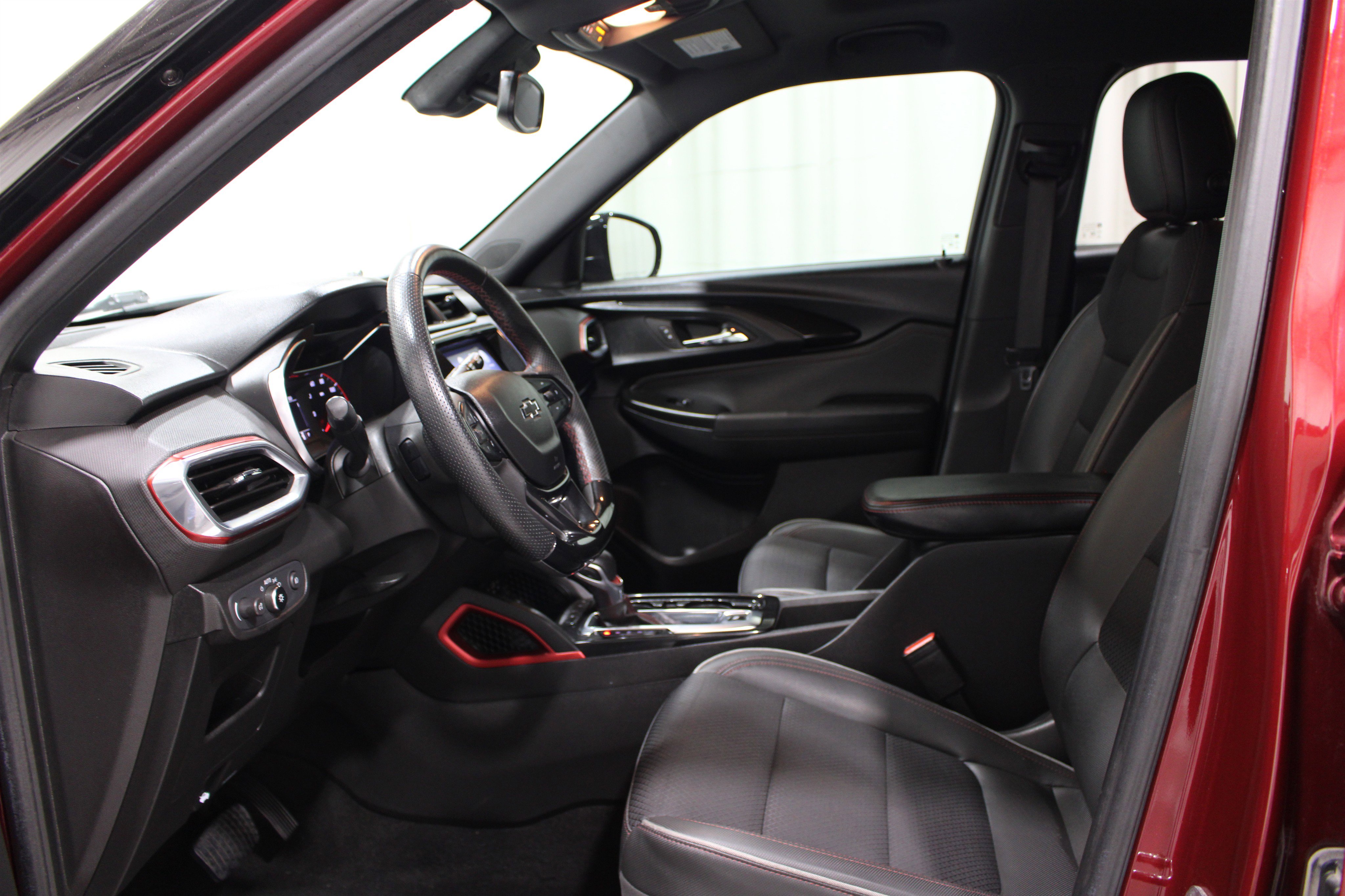 Used 2022 Chevrolet TrailBlazer RS w/ Sun and Liftgate Package image 3
