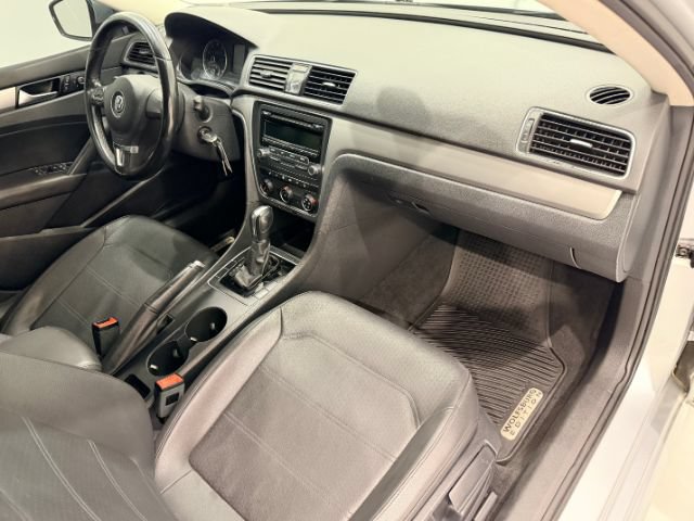 Used 2014 Volkswagen Passat 1.8T Wolfsburg Edition FWD image 33