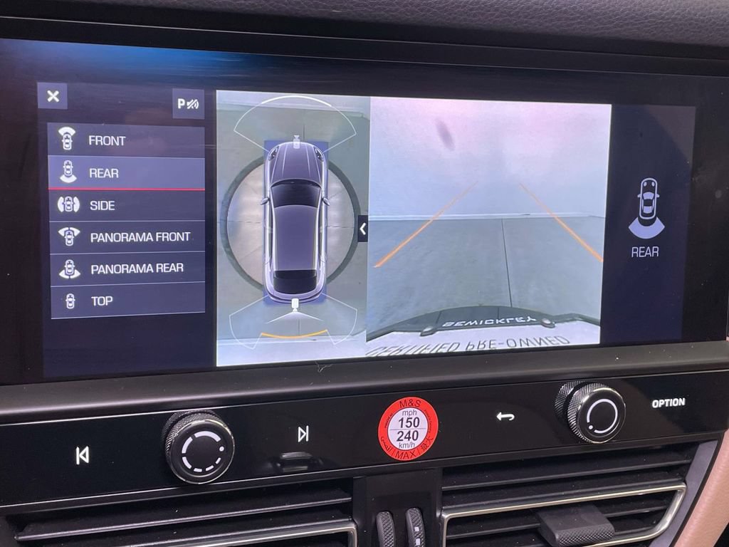 Certified 2025 Porsche Macan AWD/4WD image 32