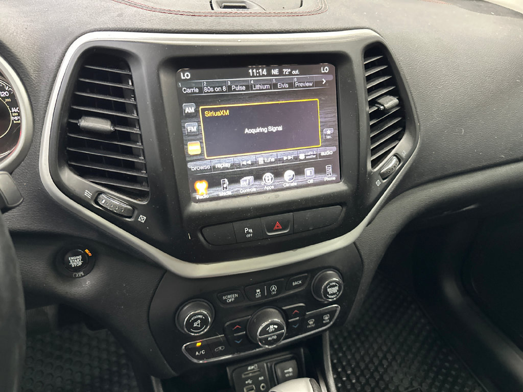 Used 2017 Jeep Cherokee Trailhawk AWD/4WD image 29