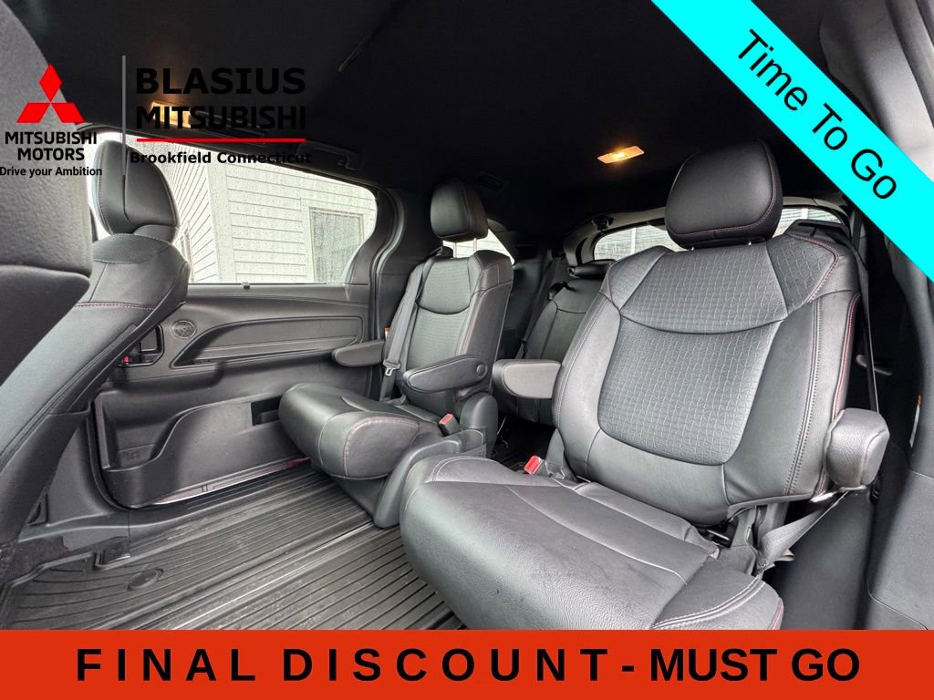 Used 2025 Toyota Sienna XSE w/ XSE Plus Package FWD image 20