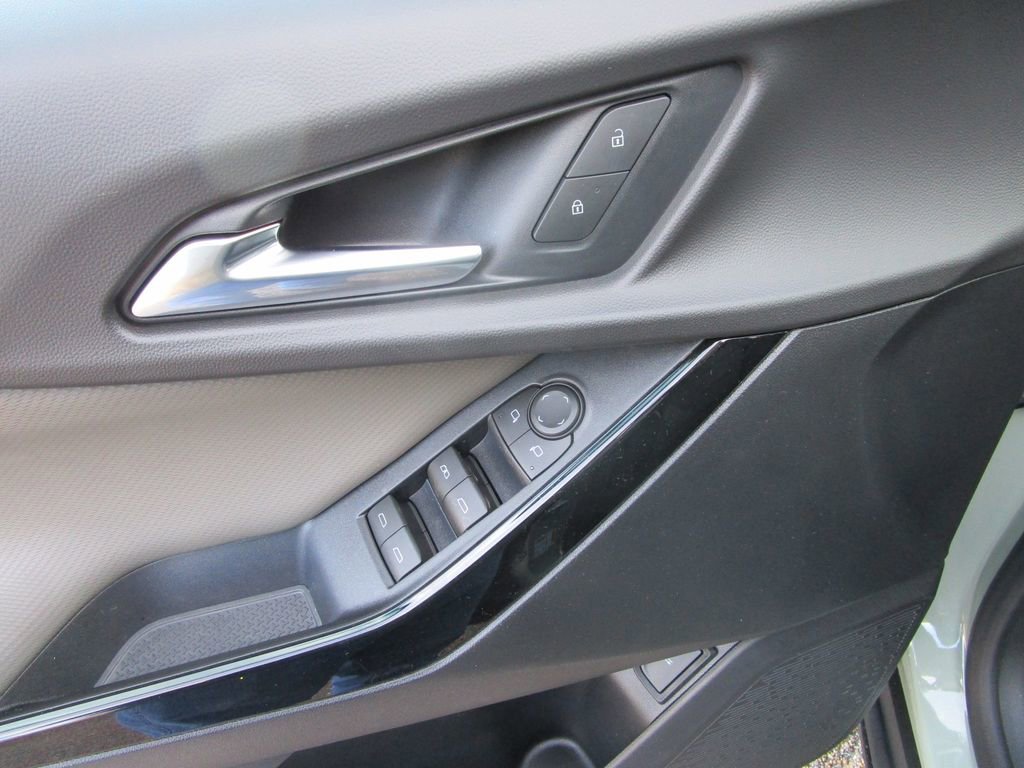 New 2026 Chevrolet Equinox LT w/ Convenience Package II FWD image 25