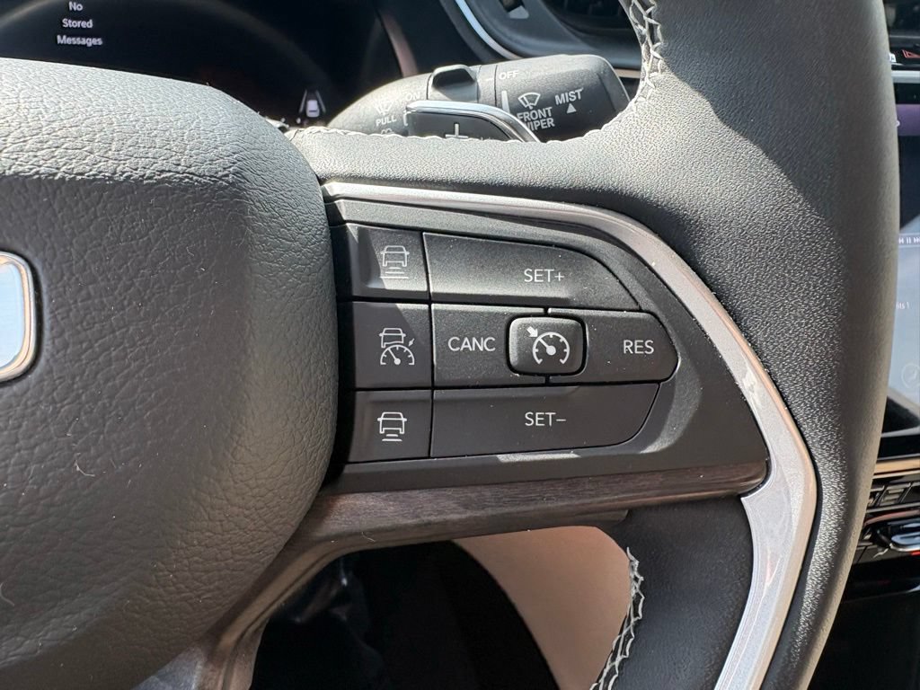 Used 2023 Jeep Grand Cherokee L Limited AWD/4WD image 21