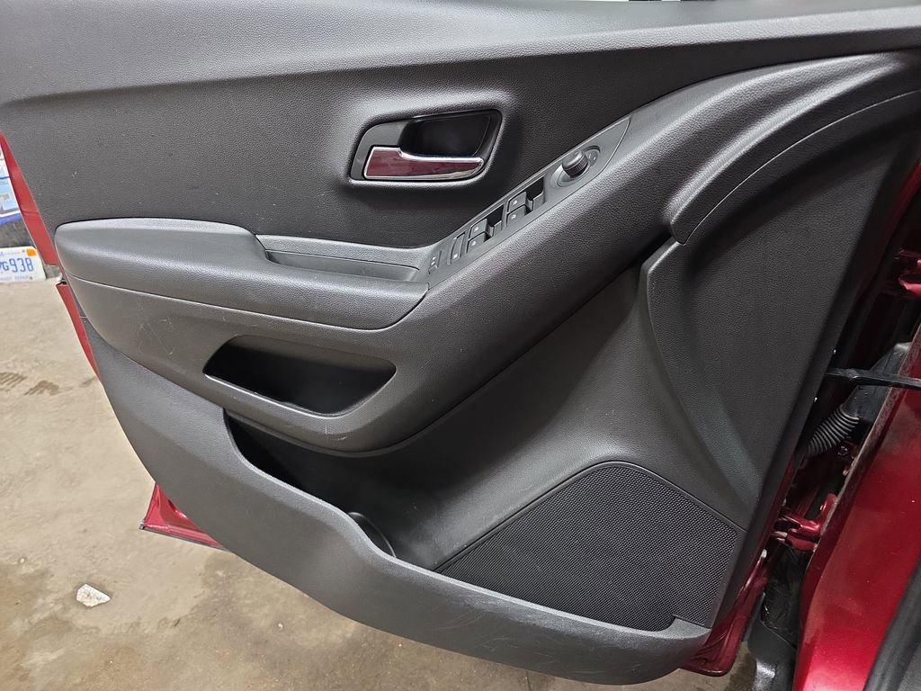 Certified 2022 Chevrolet Trax LT w/ LT Convenience Package image 26