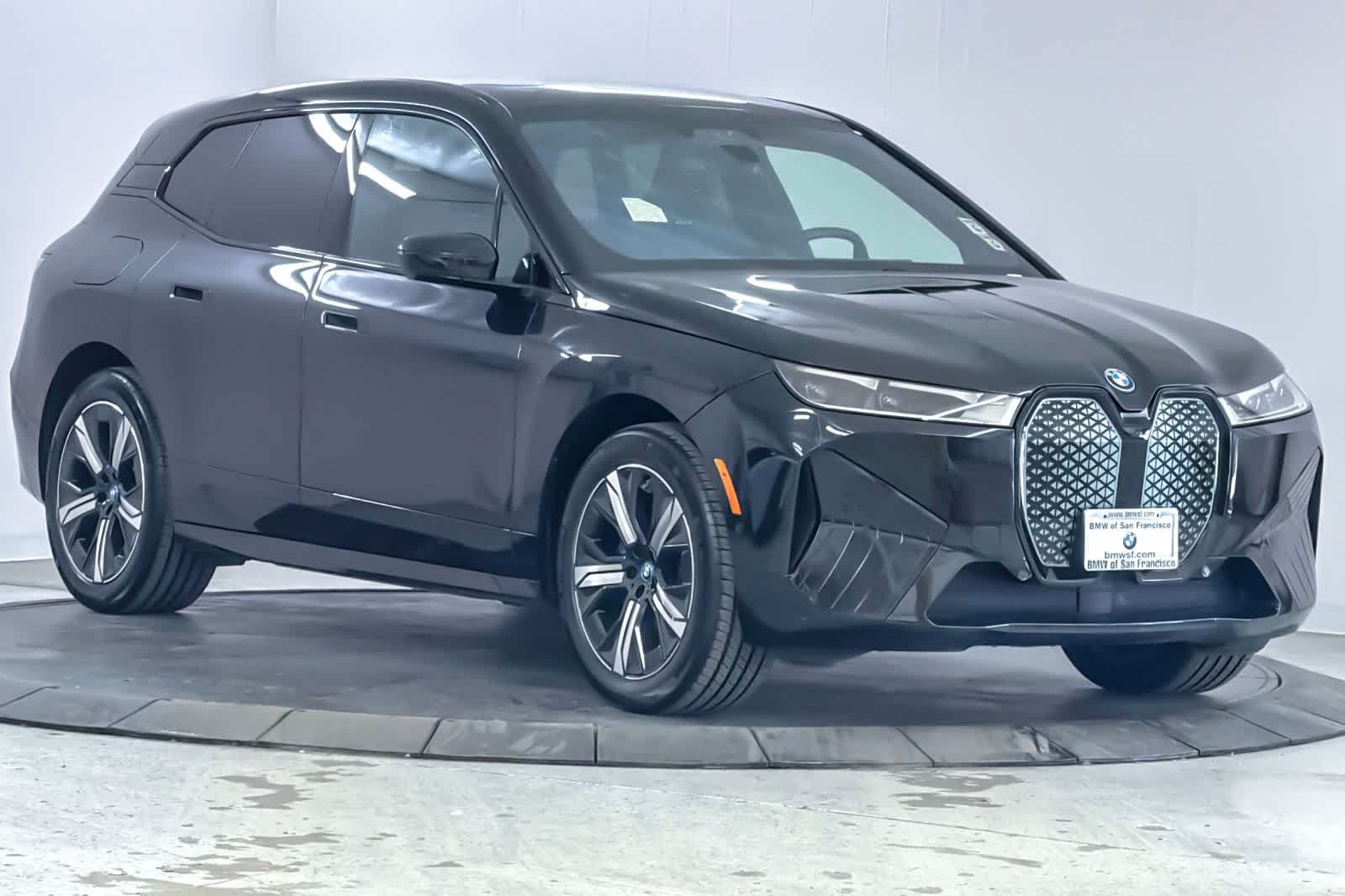 Used 2024 BMW iX xDrive50 w/ Sport Package AWD/4WD image 9