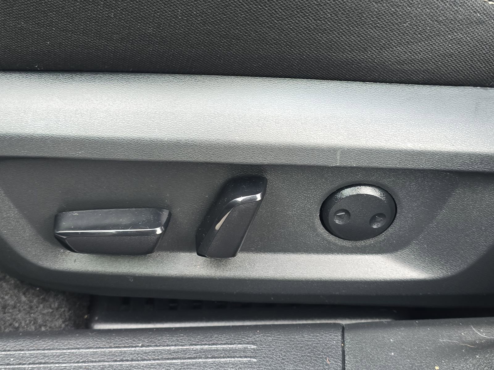 Used 2023 Nissan Rogue SV image 13