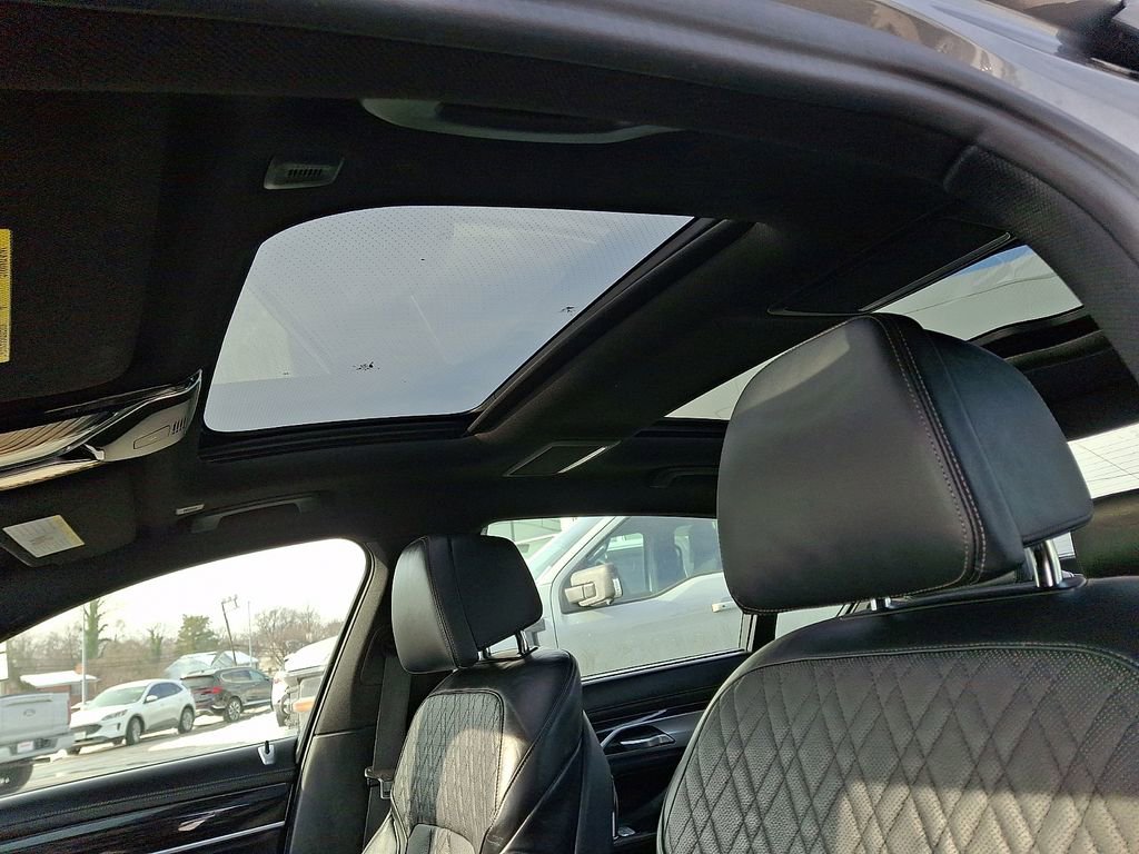 Used 2019 BMW 750i w/ Luxury Rear Seating Package image 14