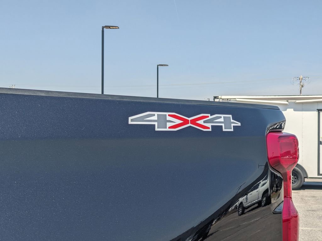 Used 2023 Chevrolet Silverado 1500 Custom image 24