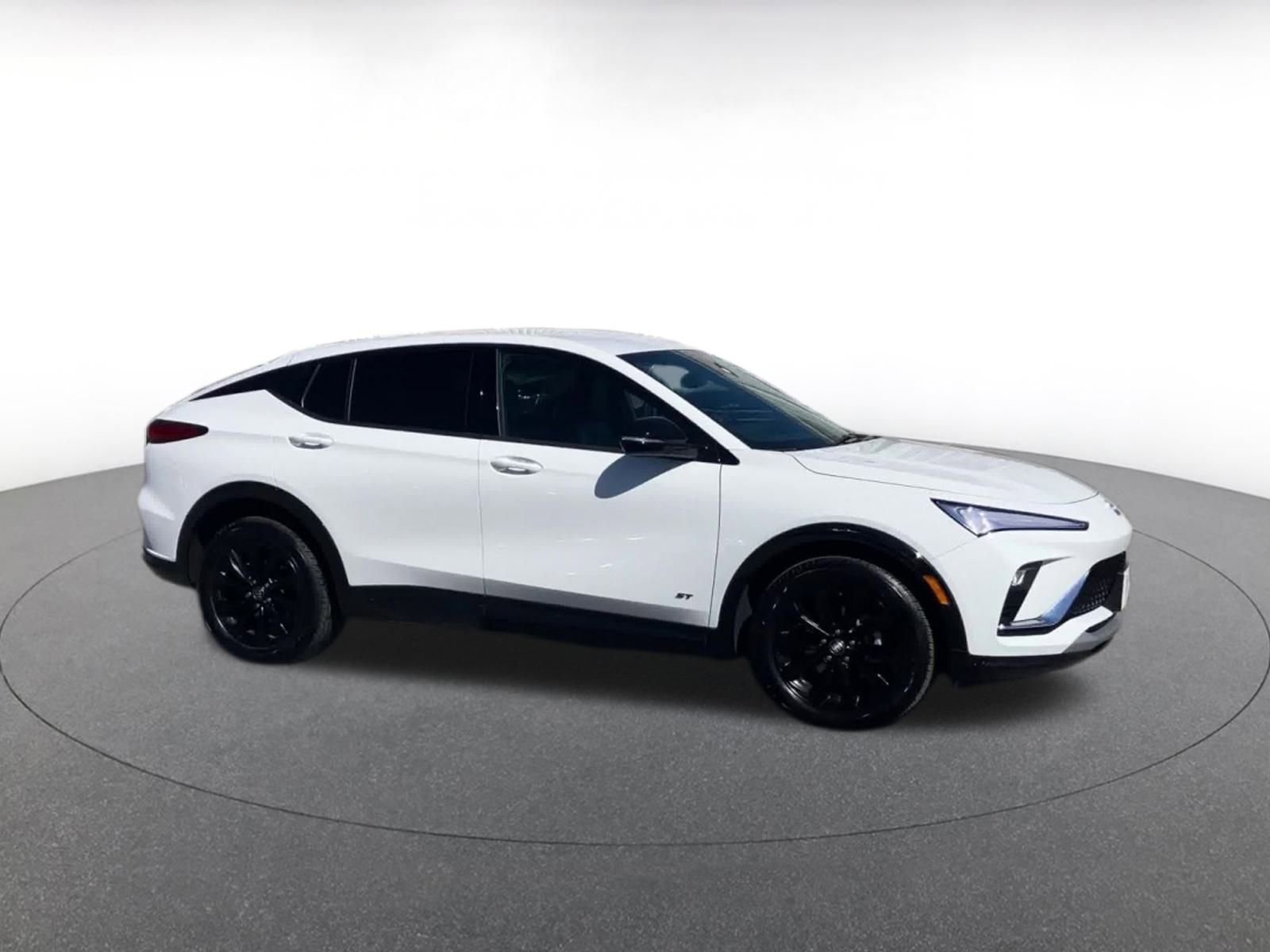 Used 2025 Buick Envista Sport Touring image 2