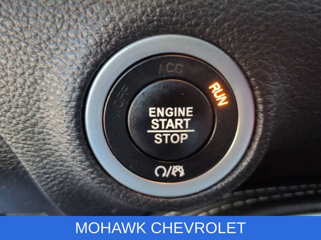 Used 2020 Dodge Challenger SXT w/ Driver Convenience Group AWD/4WD image 18