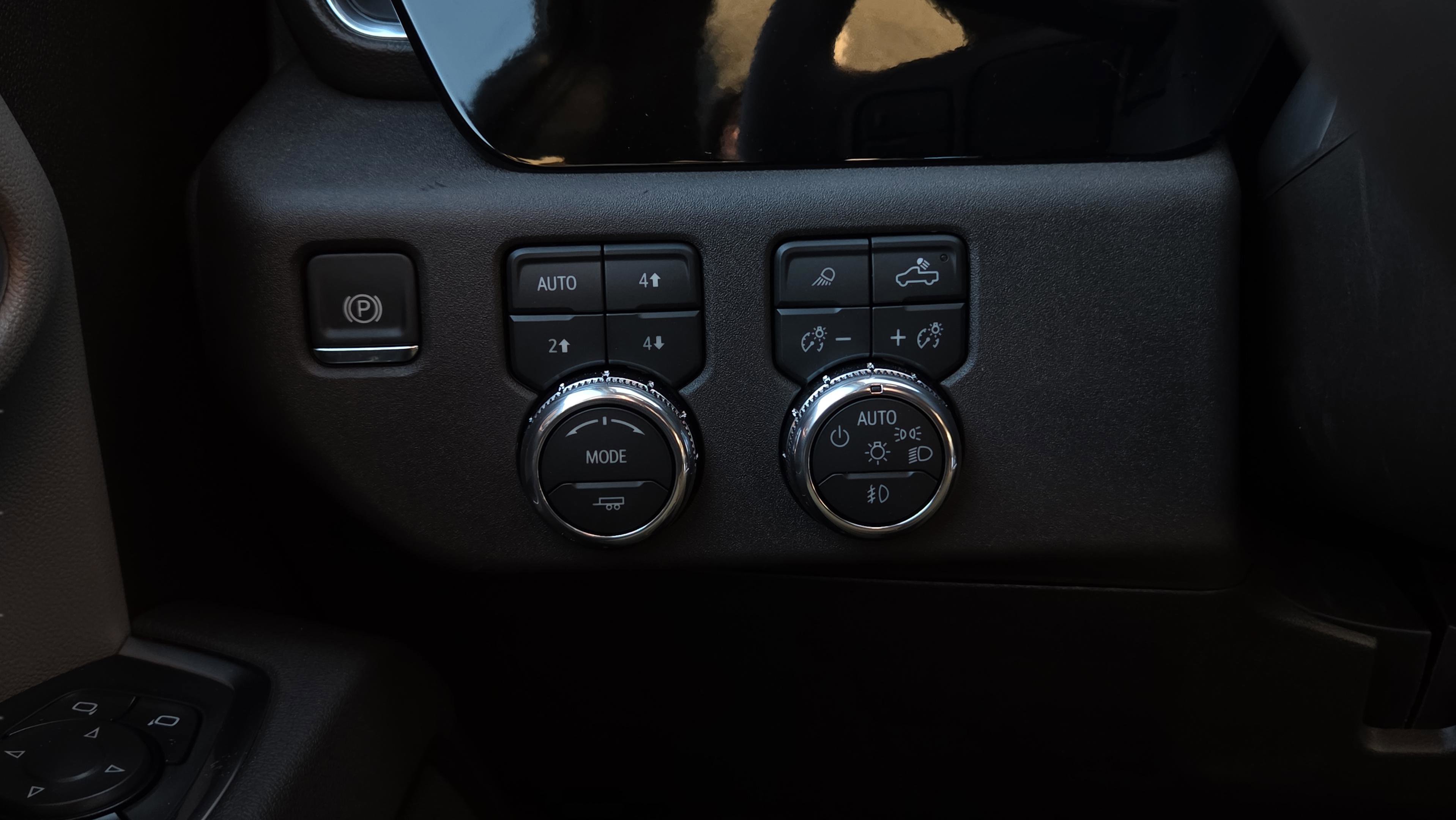 New 2026 GMC Sierra 3500 SLT w/ SLT Premium Package AWD/4WD image 16