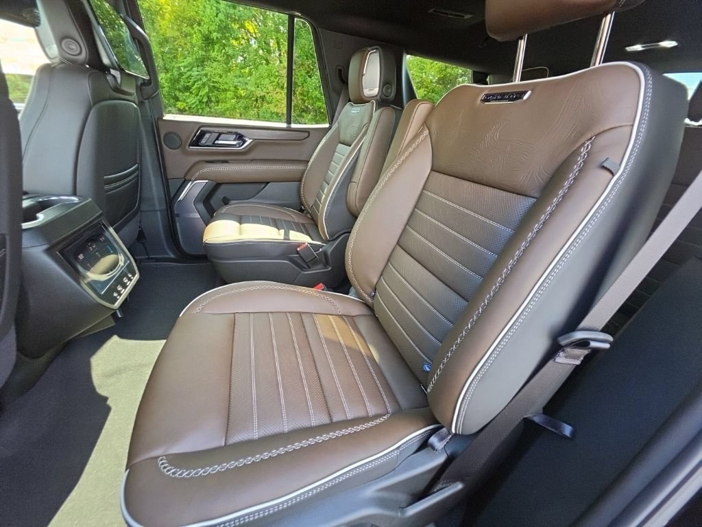New 2026 GMC Yukon Denali Ultimate AWD/4WD image 18