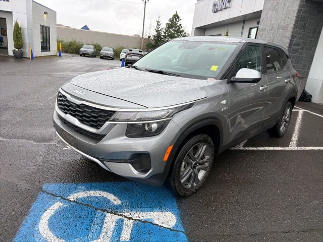 Used 2023 Kia Seltos LX image 3