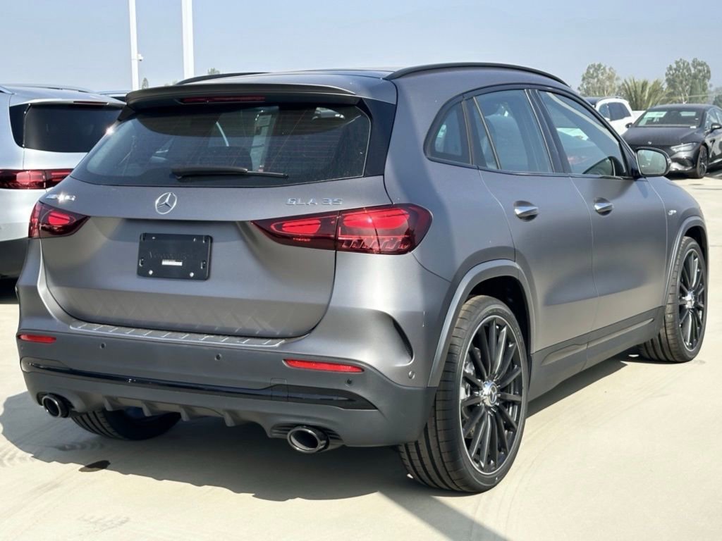 New 2025 Mercedes-Benz GLA 35 AMG 4MATIC image 10
