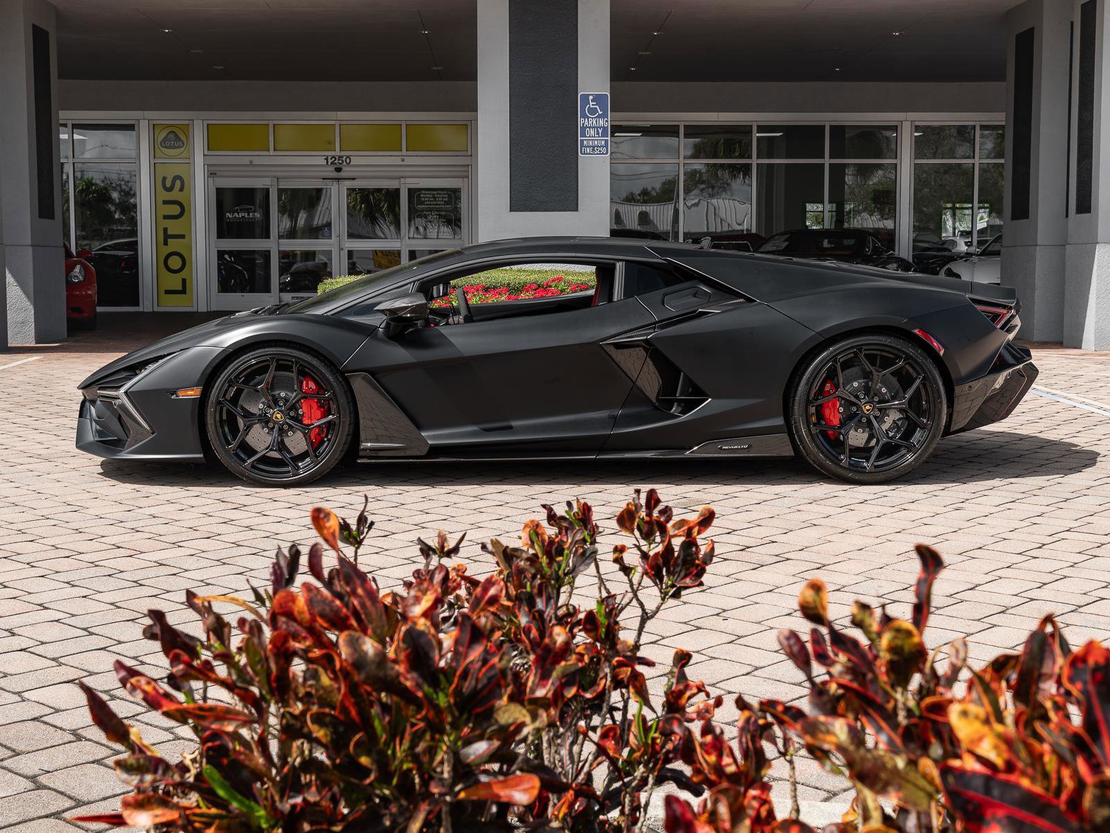 Used 2024 Lamborghini Revuelto image 27