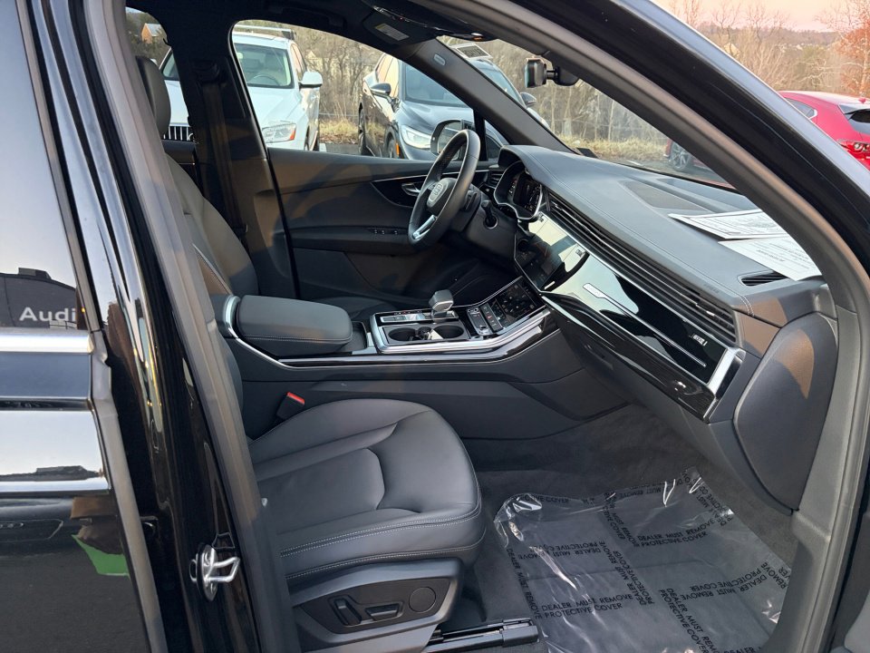 Used 2025 Audi Q7 2.0T Premium w/ Convenience Package image 28