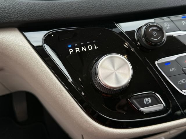 Used 2022 Chrysler Pacifica Touring-L image 19