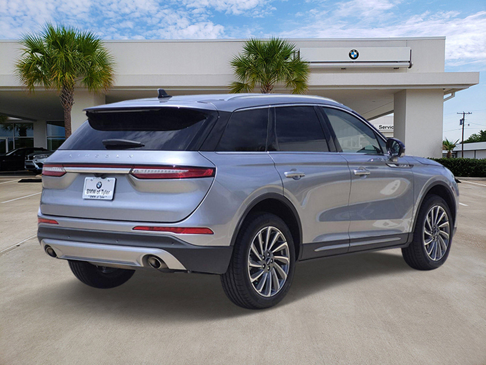 Used 2024 Lincoln Corsair Reserve w/ Equipment Group 201A AWD/4WD image 4