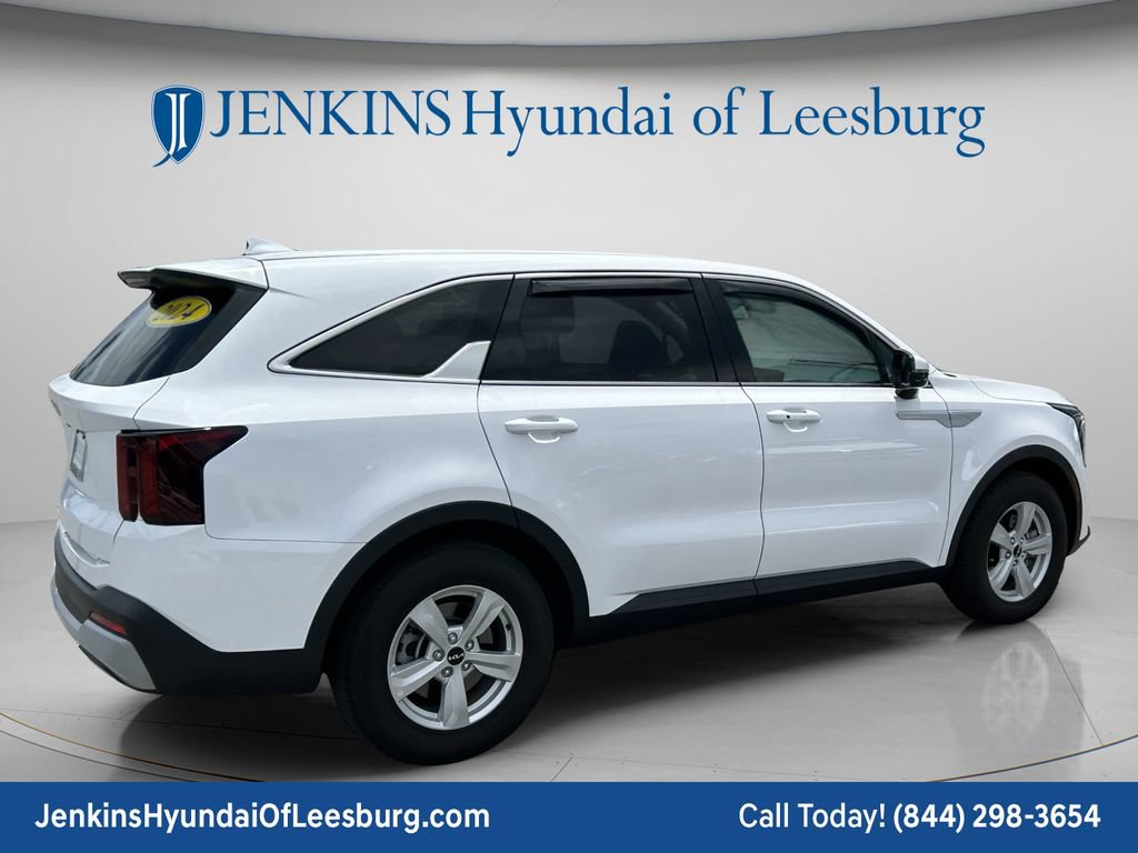 Used 2024 Kia Sorento LX FWD image 5